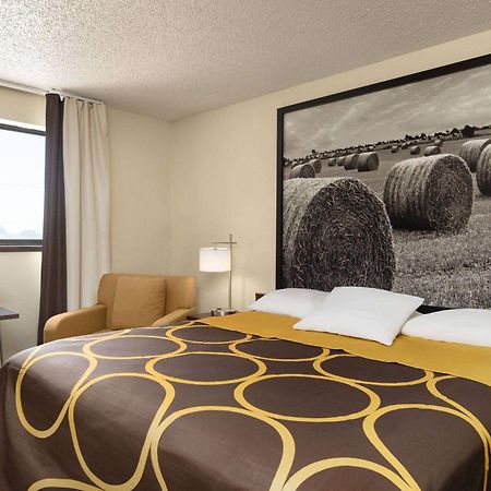 Super 8 By Wyndham Dodge City Εξωτερικό φωτογραφία