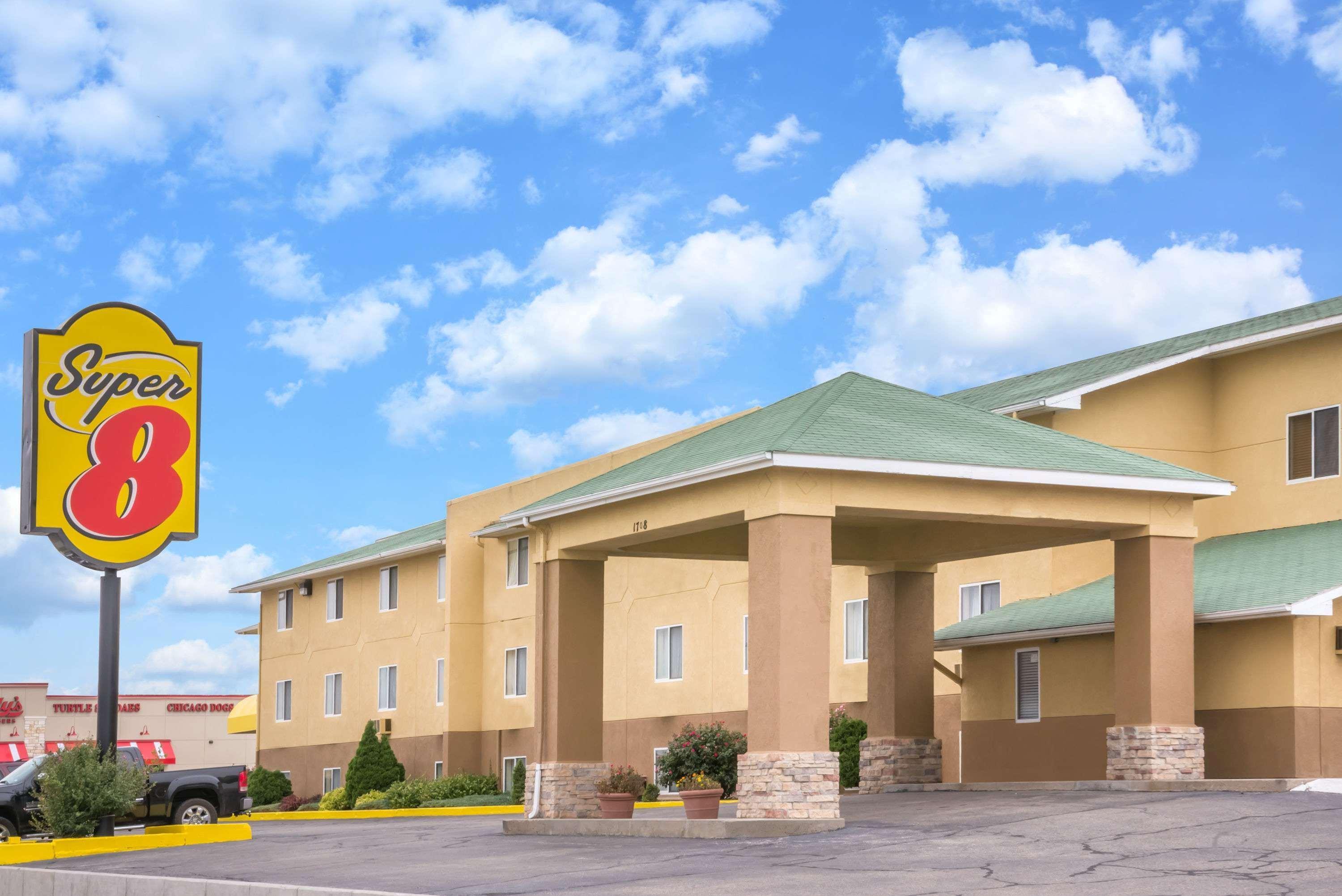 Super 8 By Wyndham Dodge City Εξωτερικό φωτογραφία