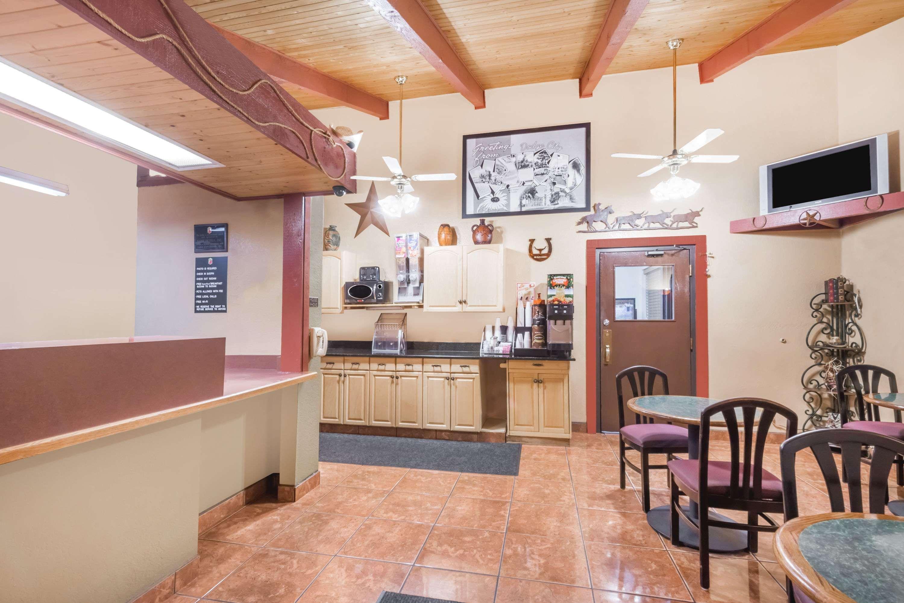 Super 8 By Wyndham Dodge City Εξωτερικό φωτογραφία