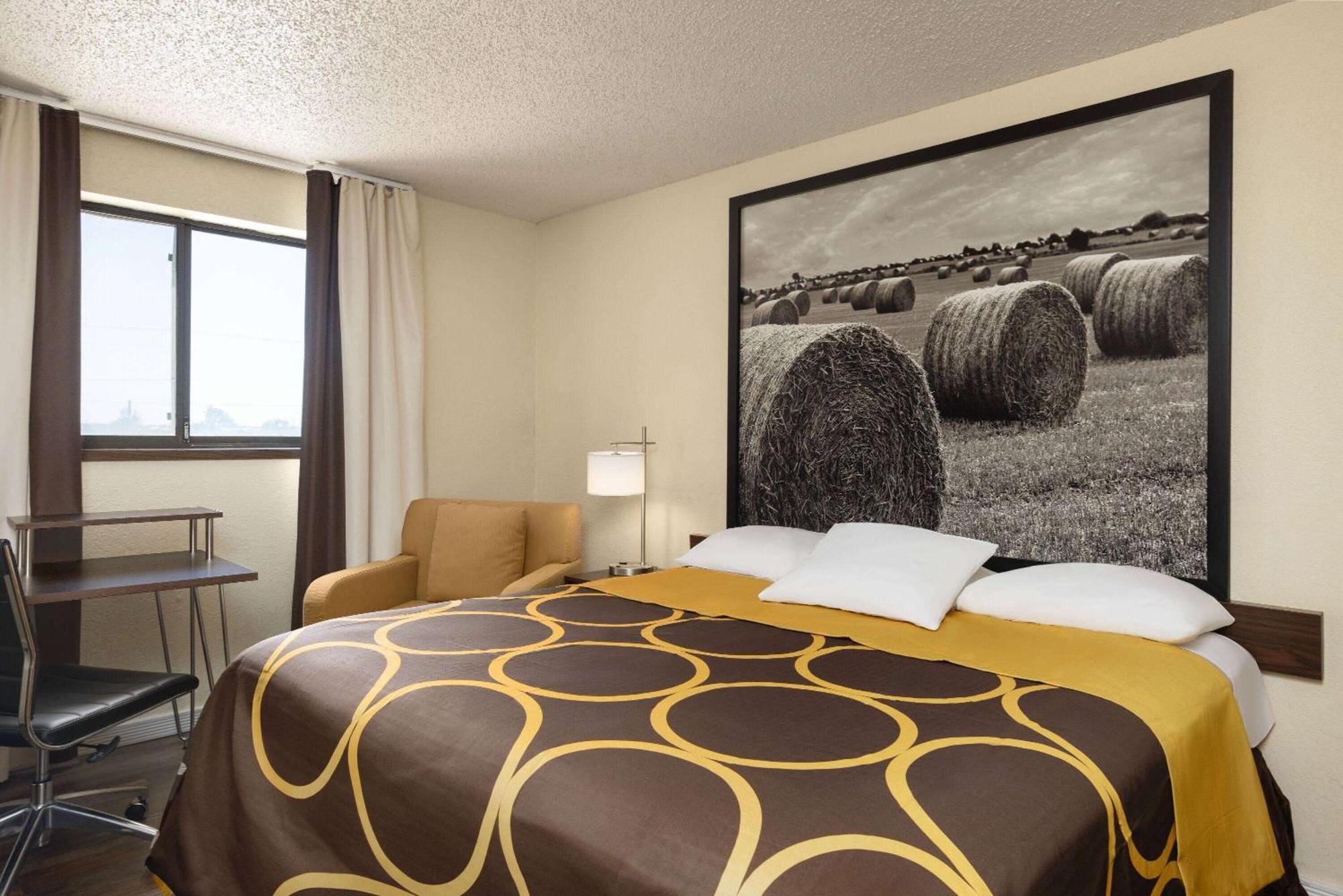 Super 8 By Wyndham Dodge City Εξωτερικό φωτογραφία